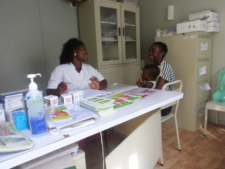 Helena Nhanza and her daughter